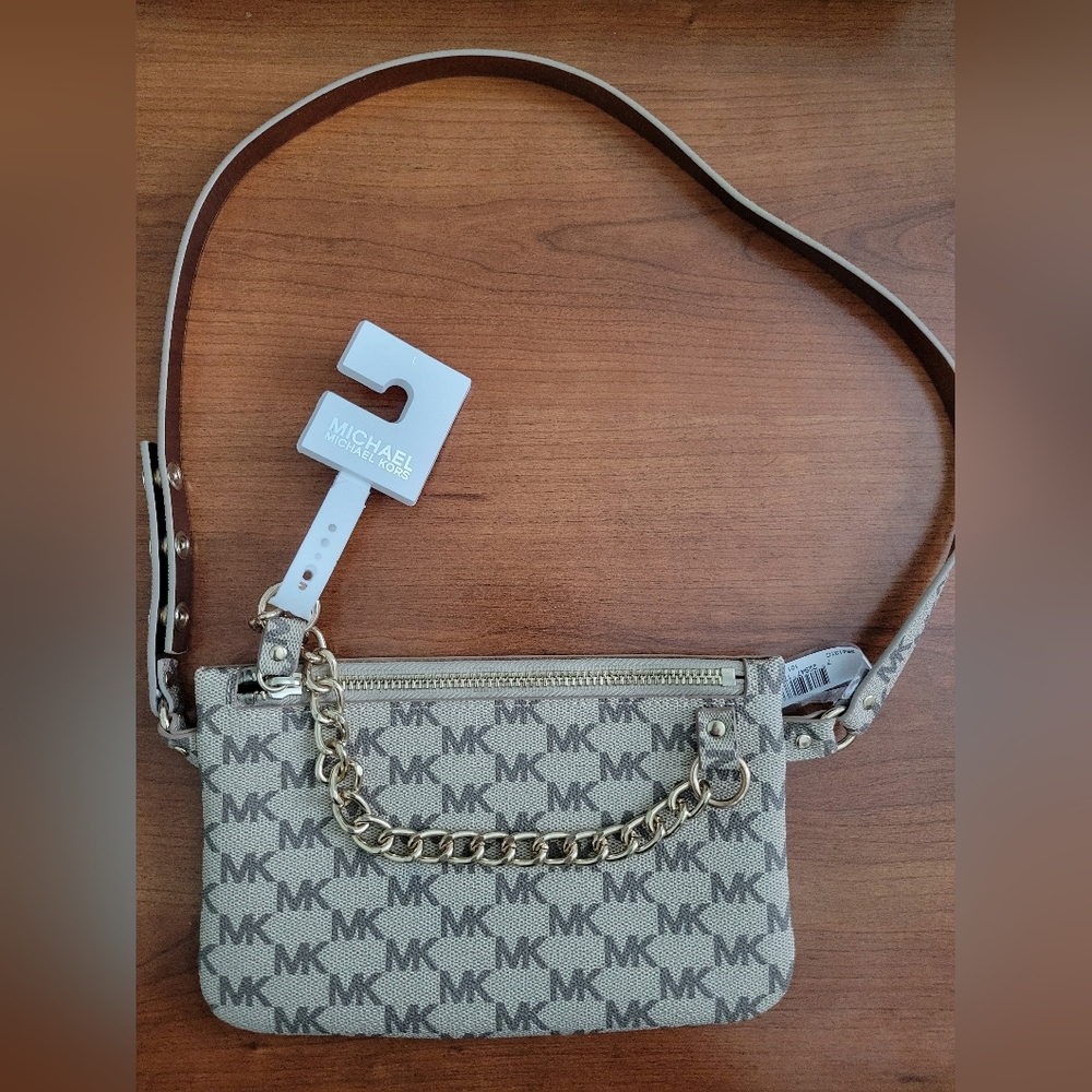 Michael Kors signature MK leather belt bag. Cream/Beige